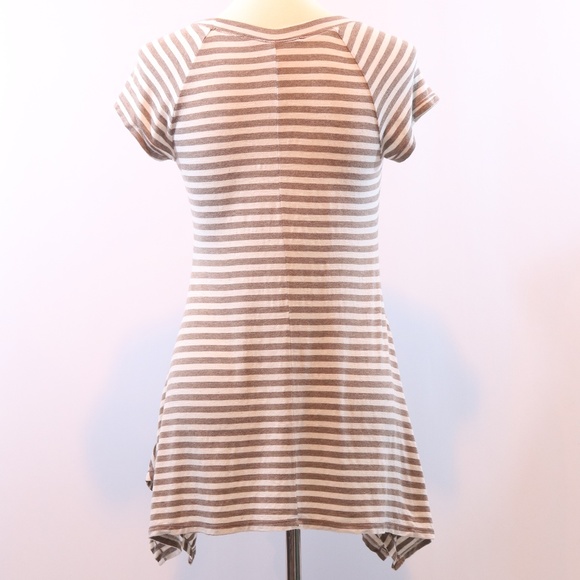 Max Studio Striped Handkerchief Hem Top - Picture 4 of 7